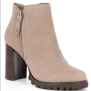 Size: 8.5 Side Zip Lug Bootie